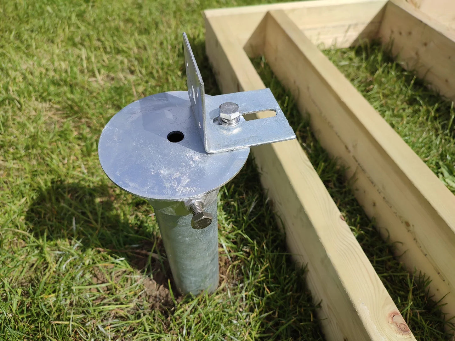 Ground Screw 700 mm & Joist Hat Set