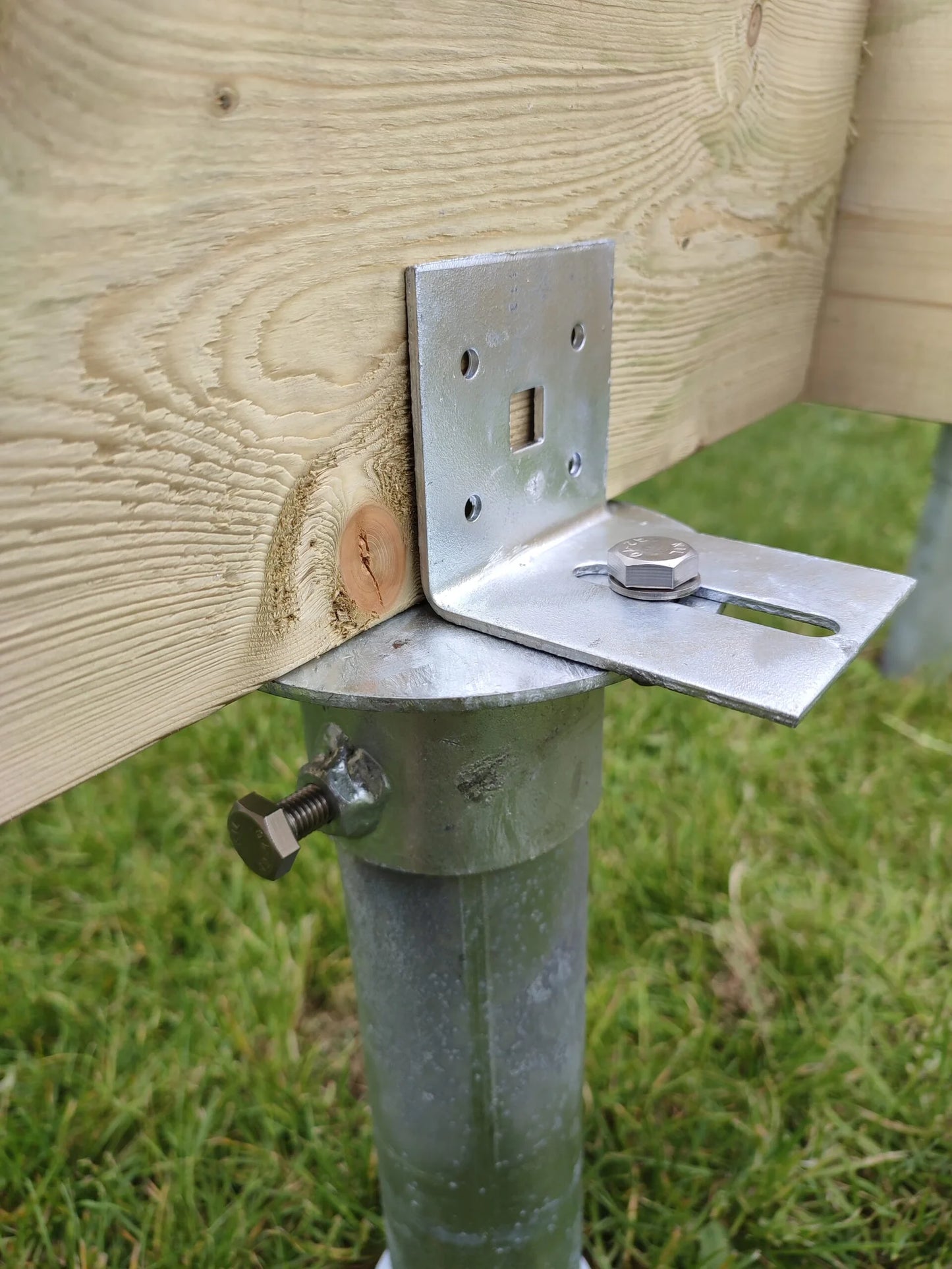 Ground Screw 700 mm & Joist Hat Set